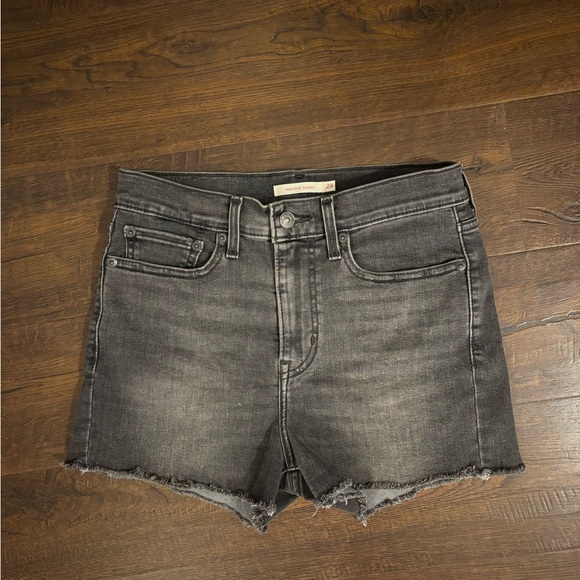 Levi’s High Rise Shorts - Picture 7 of 10